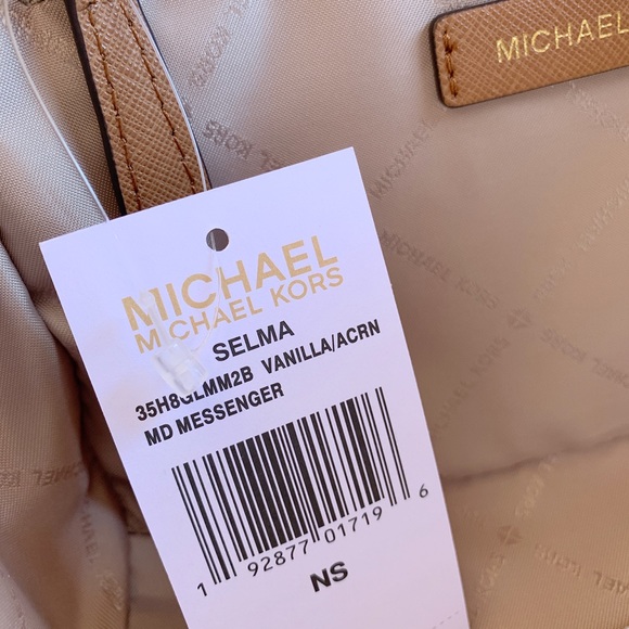 Gaby’sBags👜💕 NWT Michael Kors crossbody vanilla - Picture 4 of 4